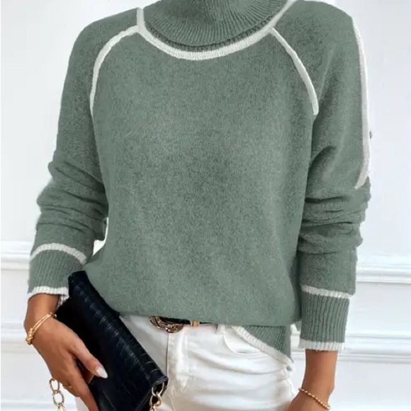 Sweaters - Chic Green Sweater with White Accents
